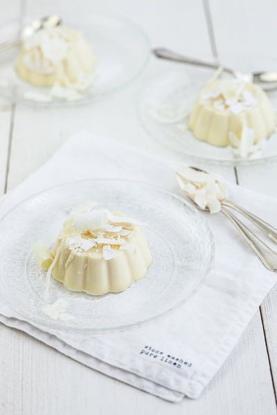 Panna cotta of white chocolate &amp; coconut by Nina van der Kleij