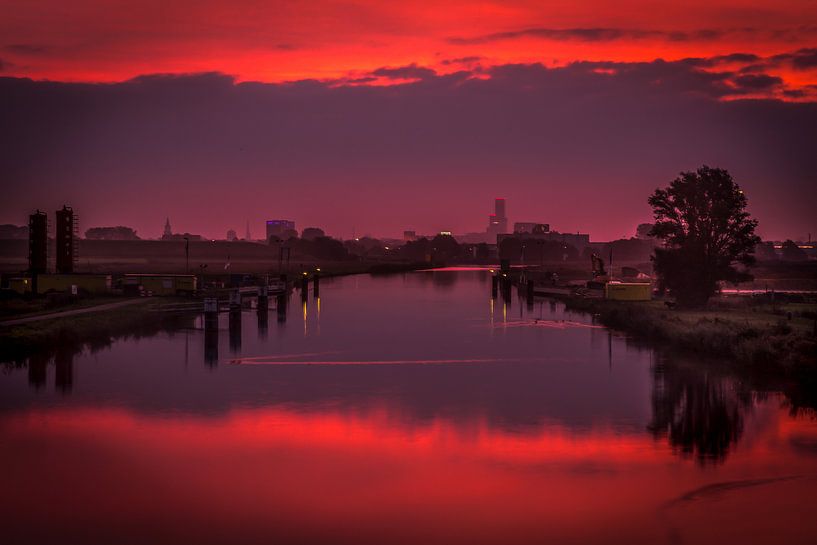 Leeuwarden im Spiegel der Morgensonne von piet douma