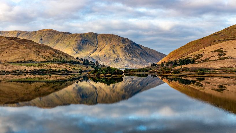 Die Spiegelungen des Killary Fjords von Peter Bijsterveld