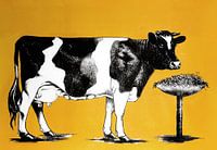 Kuh mit ockergelbem Hintergrund