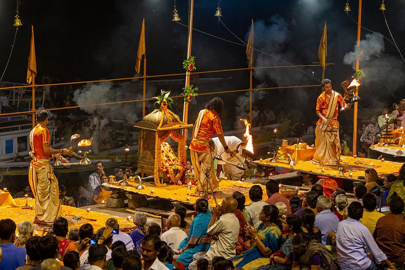 La Zeremonis sacrée à Varanasi Inde par Roland Brack