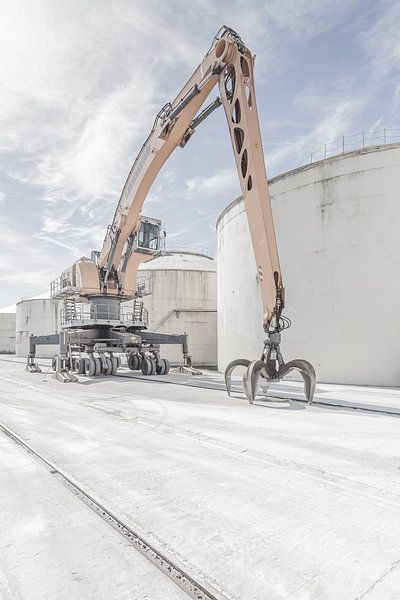 Identity-less harbour #6 by Maarten De Wispelaere