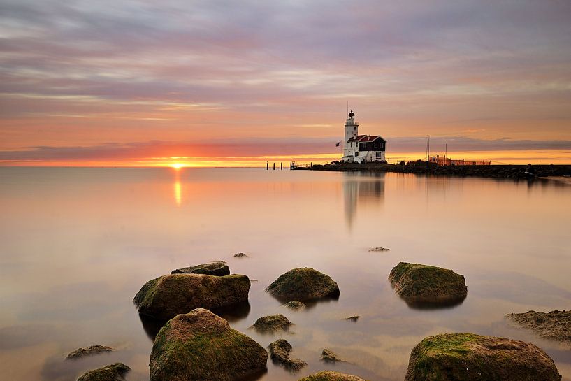 Marken-Leuchtturm bei Sonnenaufgang von John Leeninga