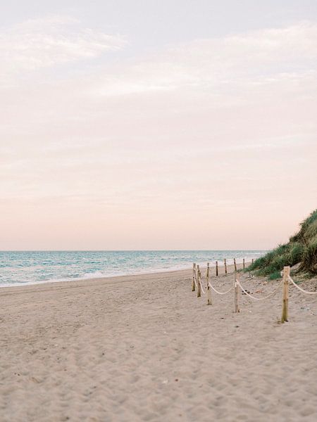 Beautiful sunset on the beach by Youri Claessens