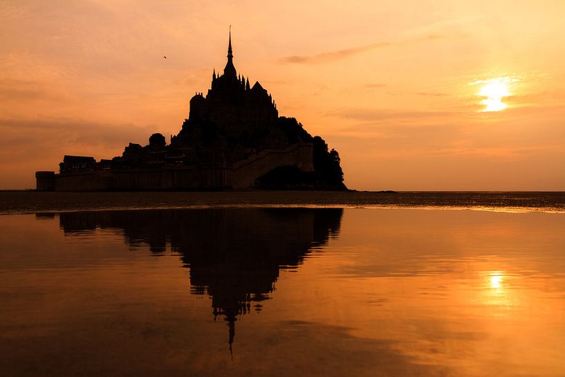 Mont Saint-Michel zondergang reflectie by Dennis van de Water