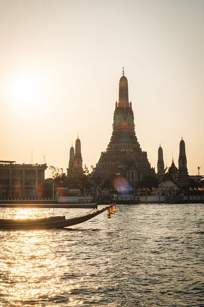 Rayons de soleil sur Wat Arun - Magie sur le Chao Phraya par NZME Photography