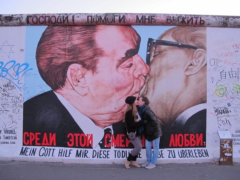 Kissing the wall von Taco Ruiten