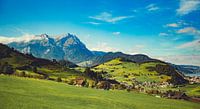 Suisse paysage de montagne avec des collines verdoyantes. Photographie de paysage