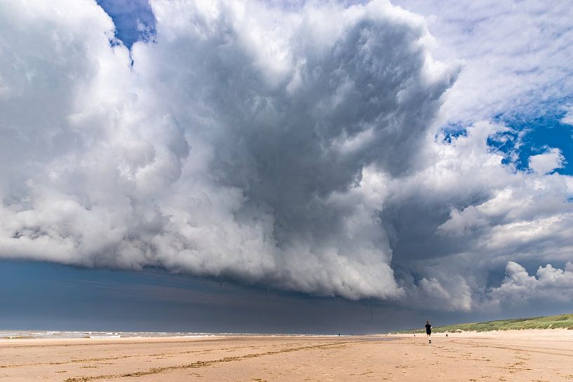Threatening sky with waterspout by Yanuschka | Fotografie Noordwijk