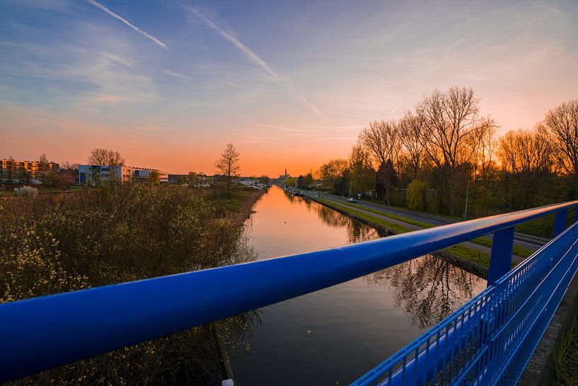 Noordvliet in Maassluis tijdens zonsondergang by Nathan Okkerse