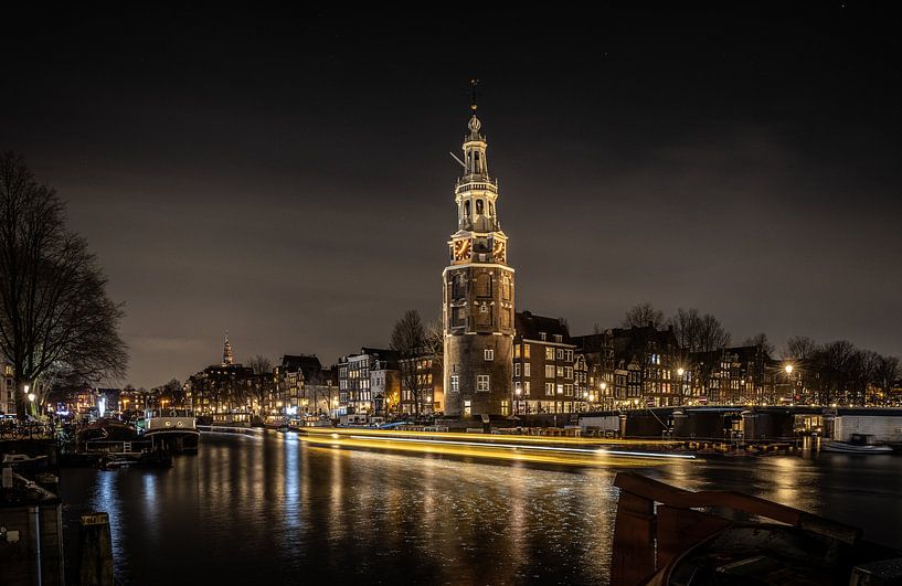Die Montelbaanstoren in Amsterdam bei Nacht von Mike Bot PhotographS