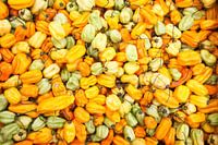 Licht gele en licht groene adjoema pepers