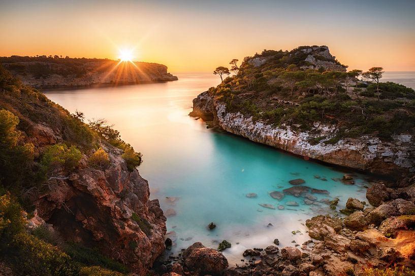 Lever de soleil sur la baie de Cala Moro à Majorque. par Voss photographie