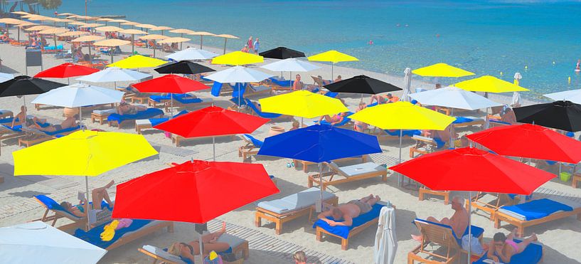 Parasols op strand von Rob IJsselstein