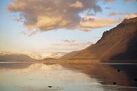 Berg mit Reflektionen