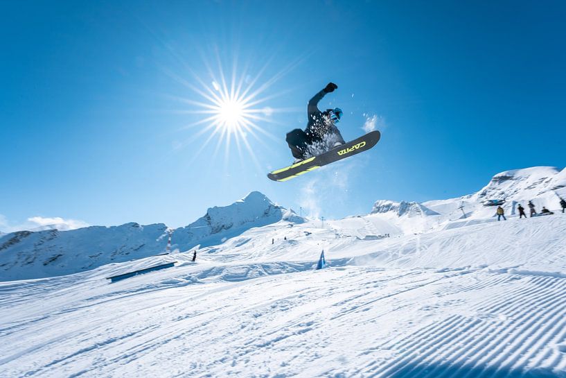 Snowboarder im Park am Kitzsteinhorn von Leo Schindzielorz