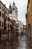 Straten van regenachtig  Venetie, Italie