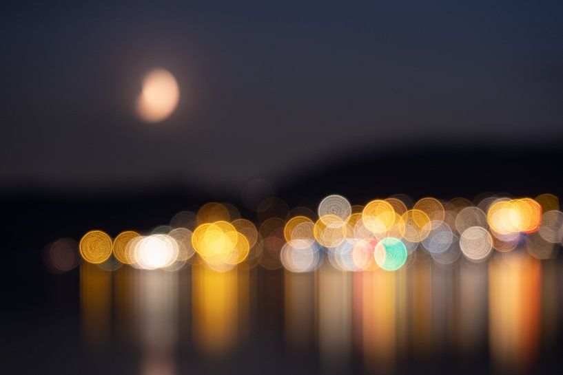 Künstlerisches Panorama von Wallhausen am Bodensee bei Nacht von Andreas Nägeli
