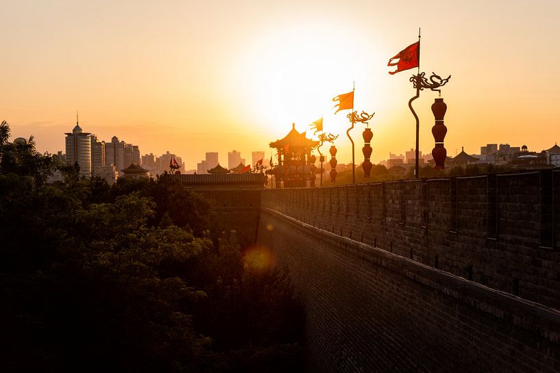Stehen Sie Wand in Xian während des Sonnenuntergangs - China von Michael Bollen