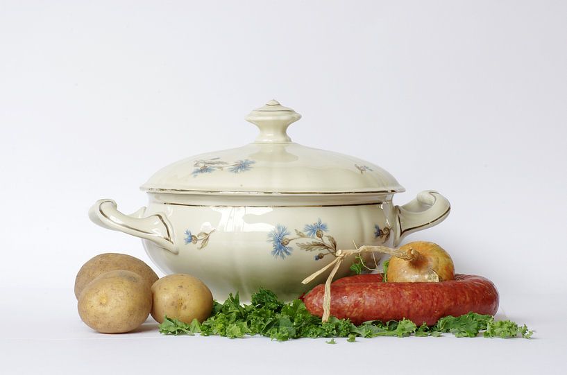 Stilleven oma servies  by Watze D. de Haan