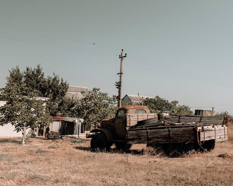 The abandoned truck by Jelle Lagendijk