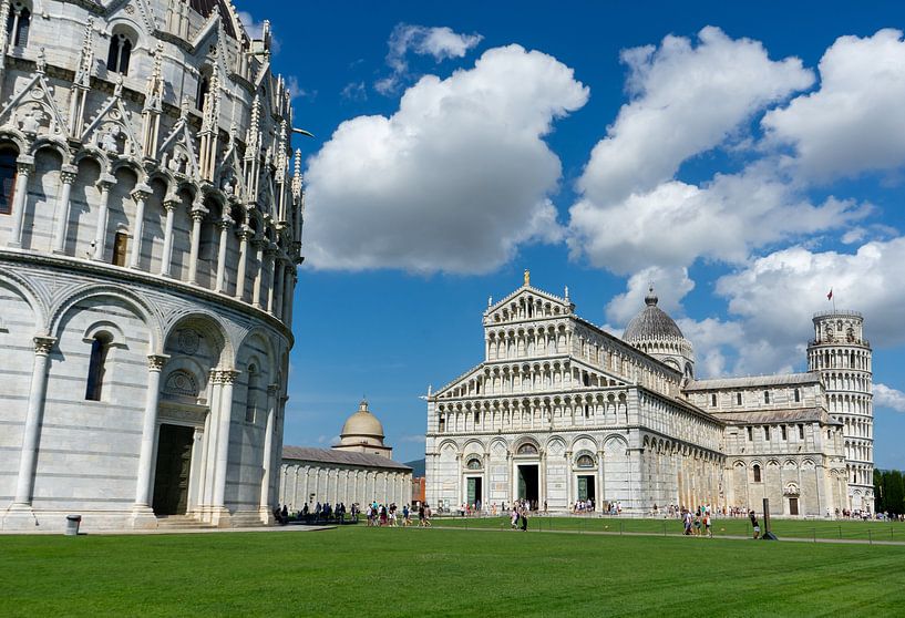 Piazza dei Miracoli in Pisa ,Italien by Animaflora PicsStock