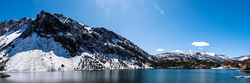 Panorama Landschaft See am Tioga Pass mit Schnee im Yosemite Nationalpark Kalifornien USA von Dieter Walther