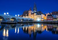 Donaufufer in Regensburg zur blauen Stunde