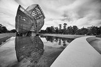 De Fondation Louis Vuitton gereflecteerd