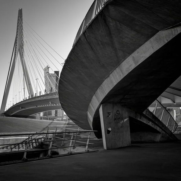 Escaliers pour piétons vers le pont Erasmus - Rotterdam par Paysages urbains - Rick Van der Poorten Photography