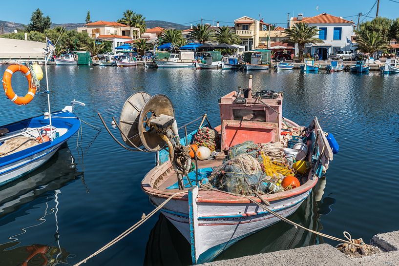 Fishing boat in Greek port by Rinus Lasschuyt Fotografie
