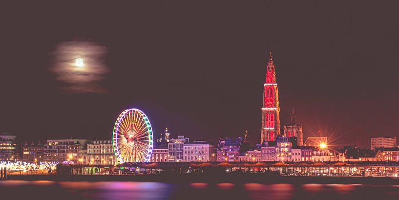 Skyline Antwerpen im Winter bei Vollmond von Ribbi