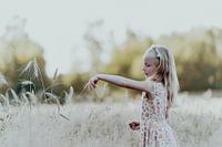 Mädchen im Weizenfeld