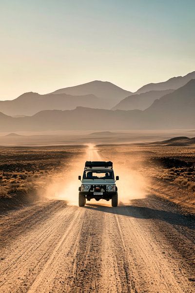 Abenteuer auf der Schotterstraße von Poster Art Shop