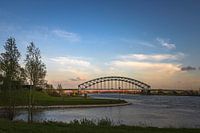 Sunset bij de IJsselbrug en Hanzeboog in Zwolle