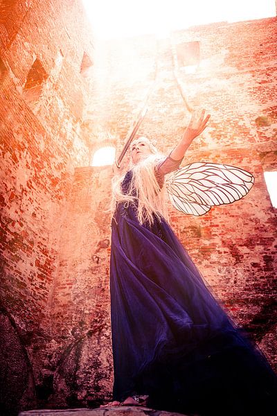 Elf warrior in ruin by Kaylee Verschure