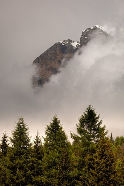 bewölkte Berglandschaft von Karijn | Fine art Natuur en Reis Fotografie