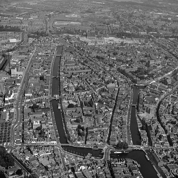 1976:Historic black-and-white aerial photograph of the city of Leiden by Frans Rombout