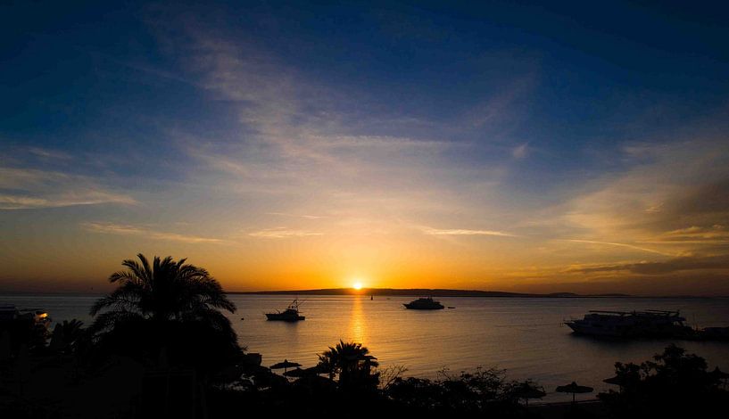 Zonsondergang aan zee van Jörg B. Schubert