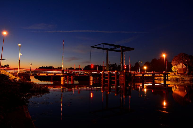 Pont sur l'Oude IJssel près de Laag-Keppel, de nuit par Arno Wolsink