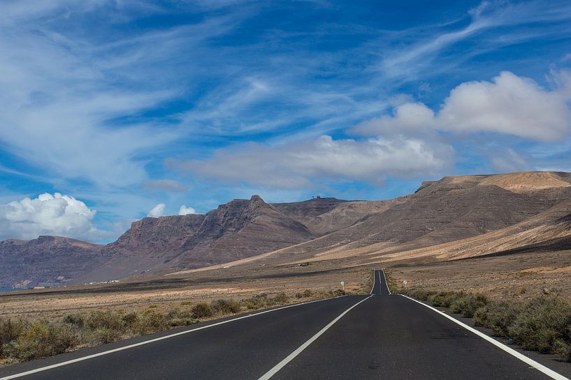 Die einsame Landstraße auf Lanzarote. von André Blom Fotografie Utrecht