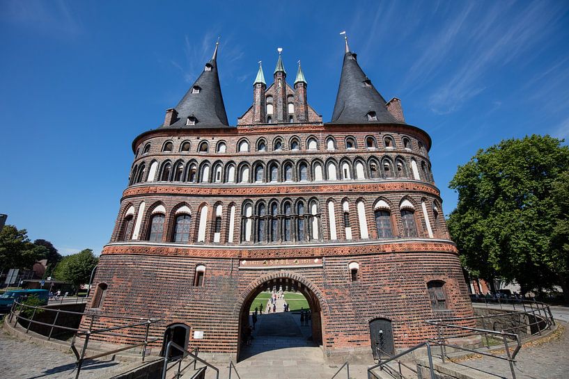 Porte de la vieille ville de Lübeck en Allemagne par Joost Adriaanse