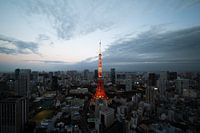 Vue de Tokyo Tower depuis Azabudai Hills, Tokyo, Japon