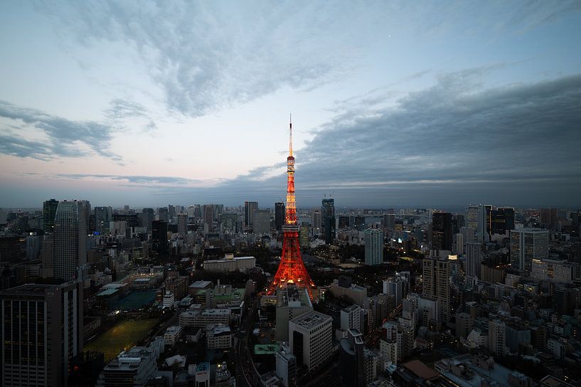 Vue de Tokyo Tower depuis Azabudai Hills, Tokyo, Japon par Mirjam Dolstra