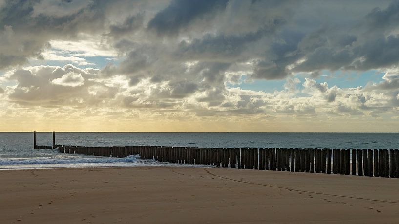 Brise-lames sur la plage près de Vlissingen Zeeland par Menno Schaefer