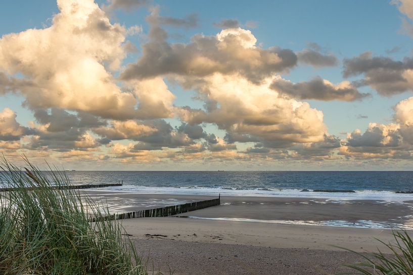 Plage de Cadzand - mauvais au lever du soleil par John van de Gazelle fotografie