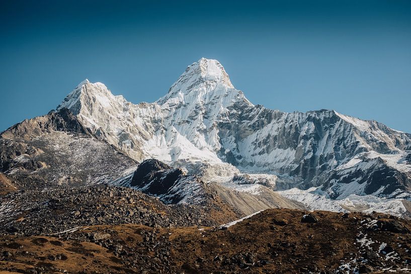 Der Berg Ama Dablam (6812m) im Himalaya in Nepal von Thea.Photo
