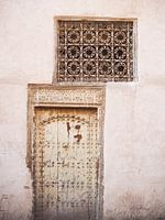 Porte romantique vintage Marrakech avec beaucoup de détails ton-sur-ton