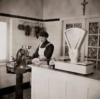 Femme dans la boucherie