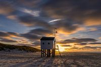 Ertrinkendes Haus bei Sonnenuntergang